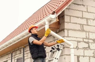 Pose et remplacement de gouttières à Ventenac